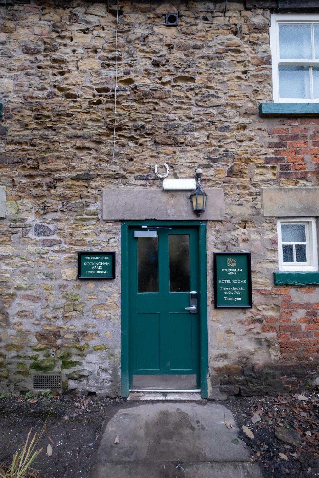 Rockingham Arms By Greene King Inns Wentworth  Eksteriør billede