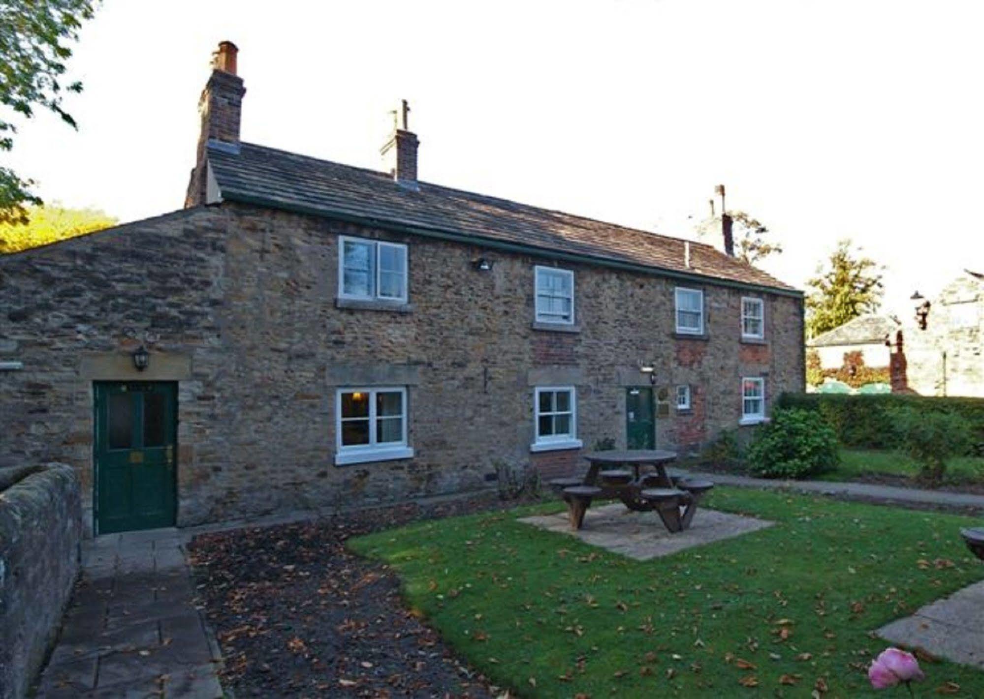Rockingham Arms By Greene King Inns Wentworth  Eksteriør billede