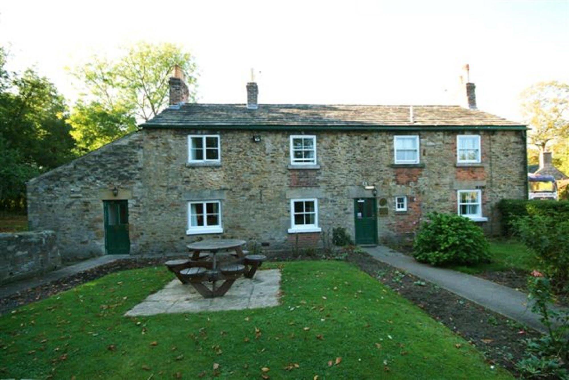 Rockingham Arms By Greene King Inns Wentworth  Eksteriør billede